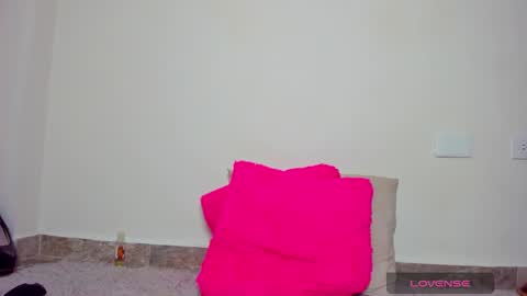 MIA INDEPENDENT MODEL  online show from 12.24.24