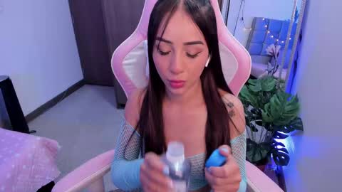 Snapshot of miaa_06 chatting on 02.19.25 mia nicolle online show from 02.19.25