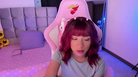 Snapshot of miaa_06 chatting on 09.11.25 mia nicolle online show from 09.11.25