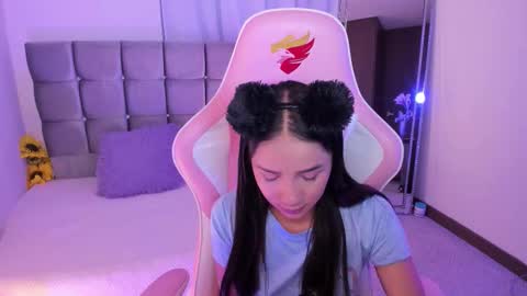 Snapshot of miaa_06 chatting on 09.18.25 mia nicolle online show from 09.18.25