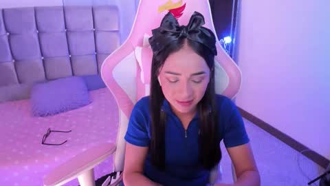 Snapshot of miaa_06 chatting on 09.22.25 mia nicolle online show from 09.22.25