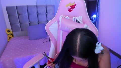 Snapshot of miaa_06 chatting on 10.04.25 mia nicolle online show from 10.04.25