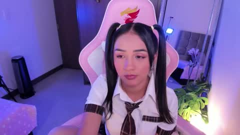 Snapshot of miaa_06 chatting on 10.07.25 mia nicolle online show from 10.07.25