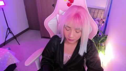 Snapshot of miaa_06 chatting on 10.14.25 mia nicolle online show from 10.14.25