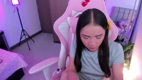 Snapshot of miaa_06 chatting on 10.17.25 mia nicolle online show from 10.17.25