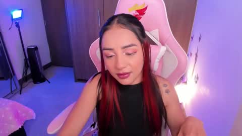 Snapshot of miaa_06 chatting on 01.06.26 mia nicolle online show from 01.06.26