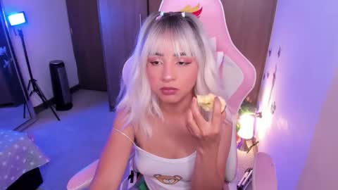 Snapshot of miaa_06 chatting on 01.10.26 mia nicolle online show from 01.10.26