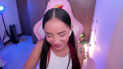 Snapshot of miaa_06 chatting on 01.12.26 mia nicolle online show from 01.12.26