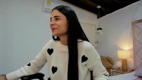 Snapshot of miaa_diamondd1 chatting on 06.17.26 Mia online show from 06.17.26