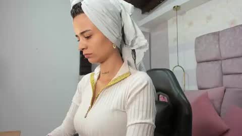 Snapshot of miaa_diamondd1 chatting on 06.22.26 Mia online show from 06.22.26
