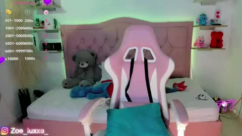 Snapshot of miaa_foxx_ chatting on 06.02.26 Mia online show from 06.02.26
