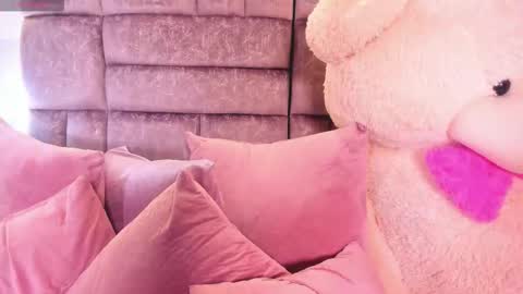 Snapshot of miaa_quinn chatting on 12.16.25 miaa_quinn online show from 12.16.25