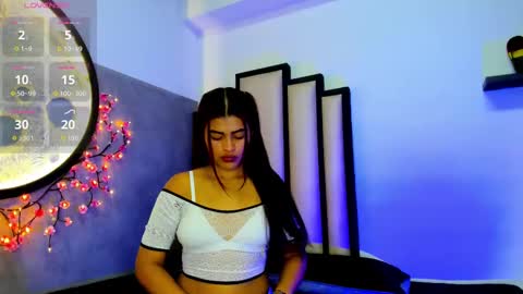 Snapshot of miaa_rosse_23 chatting on 10.08.25 Mia online show from 10.08.25