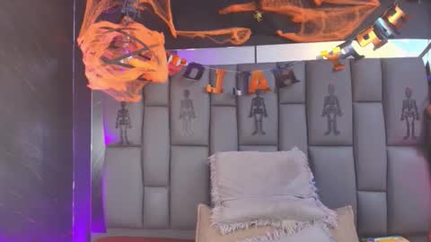 Mia online show from 11.01.25