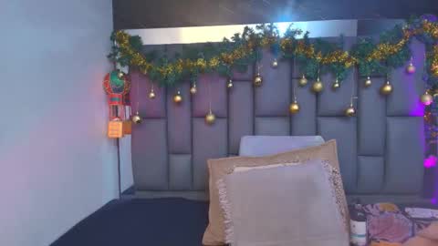 Mia online show from 12.18.25