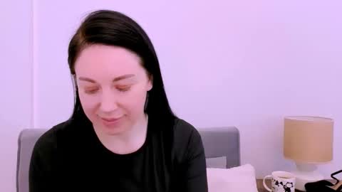 Mia online show from 04.14.26