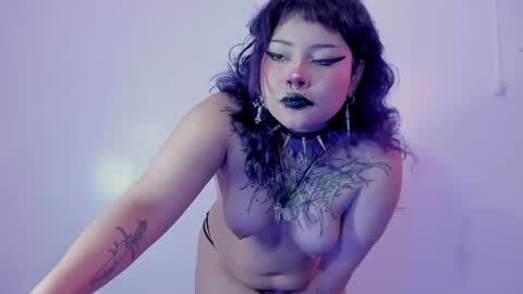 Mia online show from 10.10.25