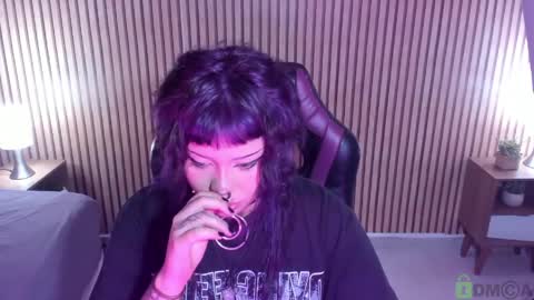 Mia online show from 04.10.26