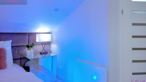 Snapshot of miaamuse chatting on 11.20.25 Mia online show from 11.20.25