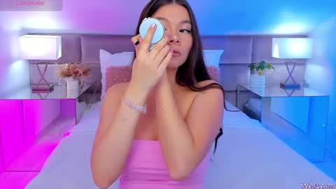 Snapshot of miaamuse chatting on 11.26.25 Mia online show from 11.26.25