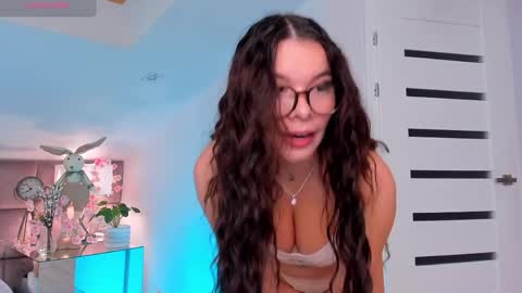 Mia online show from 04.07.26