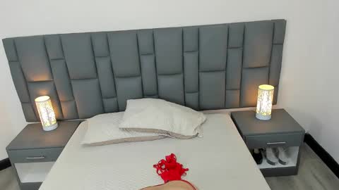 Snapshot of miaandmolly_ chatting on 01.11.25 mia red hair molly short hair online show from 01.11.25