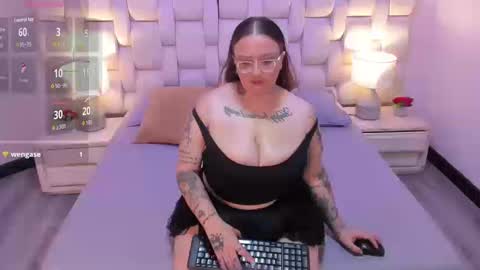 Snapshot of miaandmolly_ chatting on 09.27.25 mia red hair molly short hair online show from 09.27.25