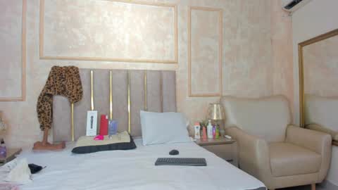 Miaasummer online show from 04.18.26