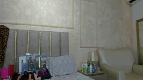 Miaasummer online show from 06.04.26