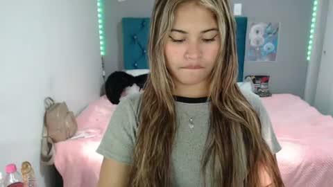 Snapshot of miabeautysex chatting on 08.03.26 mia online show from 08.03.26
