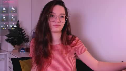 Snapshot of miabellee_ chatting on 12.14.25 mia online show from 12.14.25