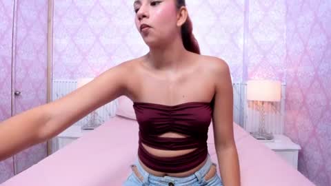 Snapshot of miabloom19 chatting on 06.14.26 Mia online show from 06.14.26