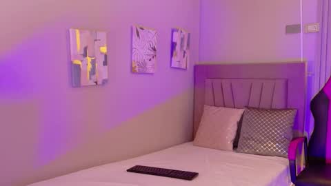 Snapshot of miacarterr_ chatting on 12.05.25 Mia online show from 12.05.25