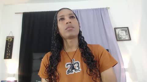 MiaCoock online show from 11.18.25