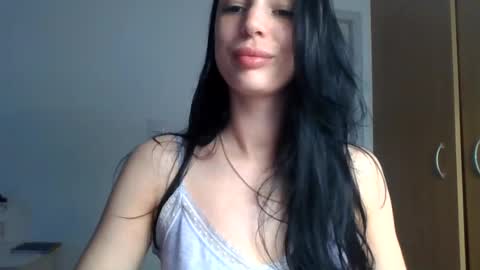 Mia online show from 07.12.26