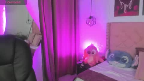 Snapshot of miafoxx__1 chatting on 06.03.26 Mia online show from 06.03.26