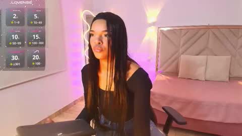 Mia online show from 10.22.25