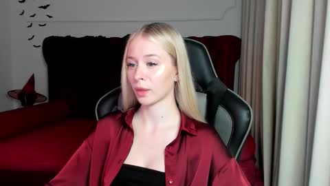 Mia online show from 10.27.25