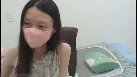 miahchan68 online show from 10.17.25