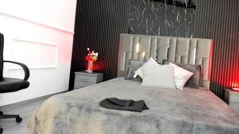 Miah  Sens online show from 12.16.25