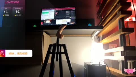 Snapshot of miajeans chatting on 01.29.25 Mia online show from 01.29.25