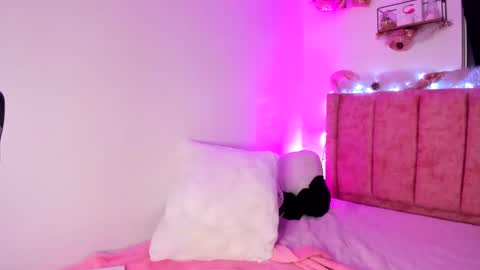 Snapshot of miakha__ chatting on 01.01.25 miakha__ online show from 01.01.25