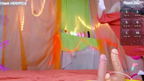 Snapshot of miakitana chatting on 03.01.25 Mia online show from 03.01.25