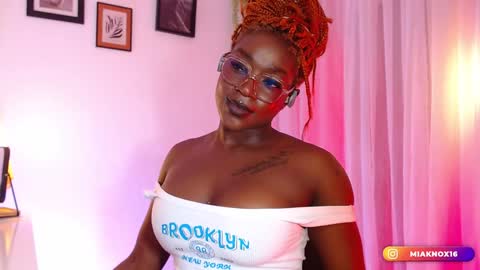 Mia online show from 12.10.24