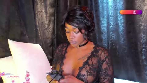 Mia online show from 10.14.25