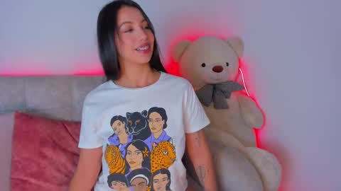 miakris1 online show from 02.14.25