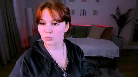 Snapshot of mialacrice chatting on 06.29.26 mialacrice online show from 06.29.26
