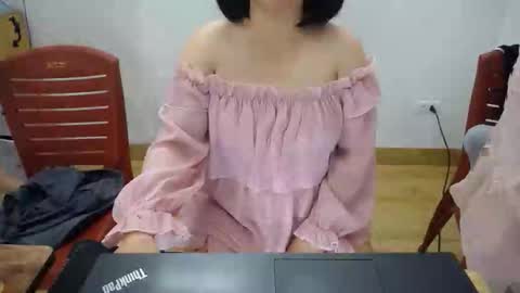 Mia online show from 11.28.25