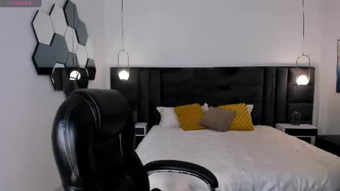 Snapshot of mialaurence_ chatting on 07.12.26 Call me Mia online show from 07.12.26
