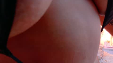 Mia online show from 04.12.26